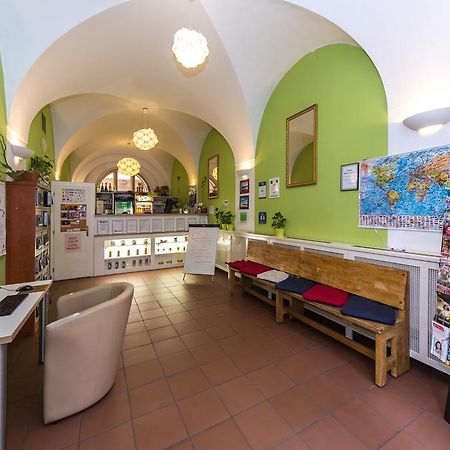Hostel Mango Прага Екстериор снимка