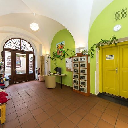 Hostel Mango Прага Екстериор снимка