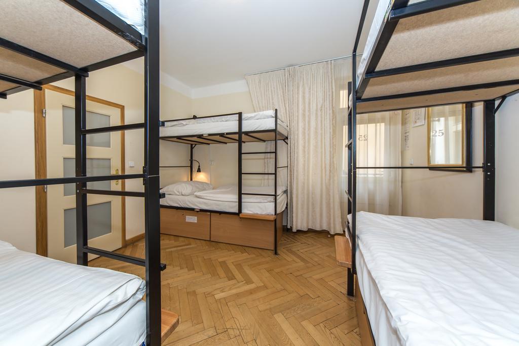 Hostel Mango Прага Екстериор снимка