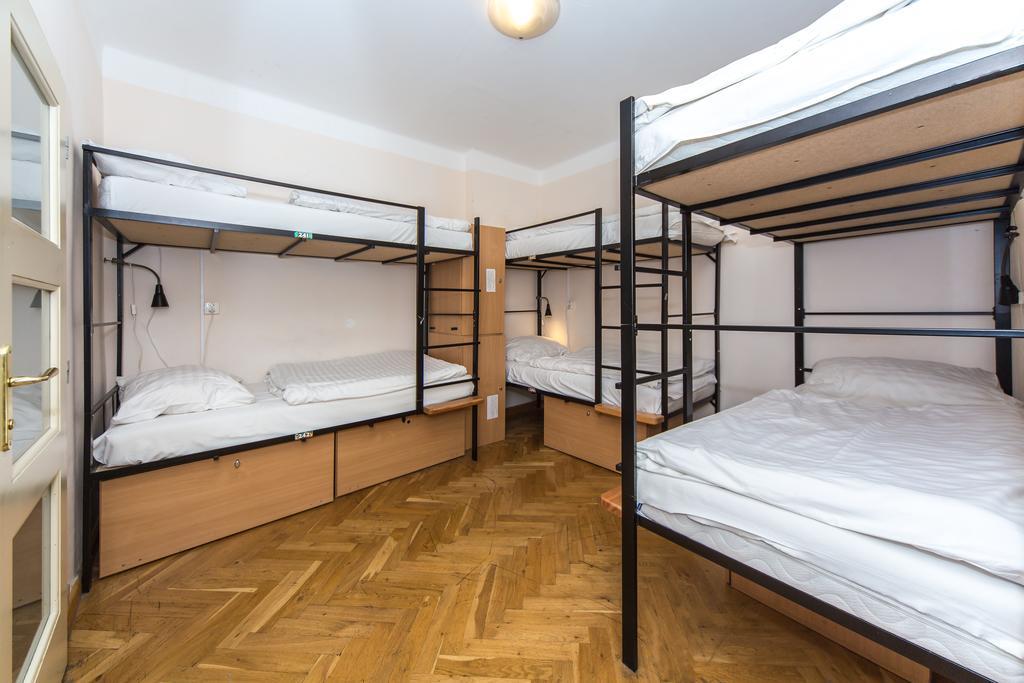 Hostel Mango Прага Екстериор снимка