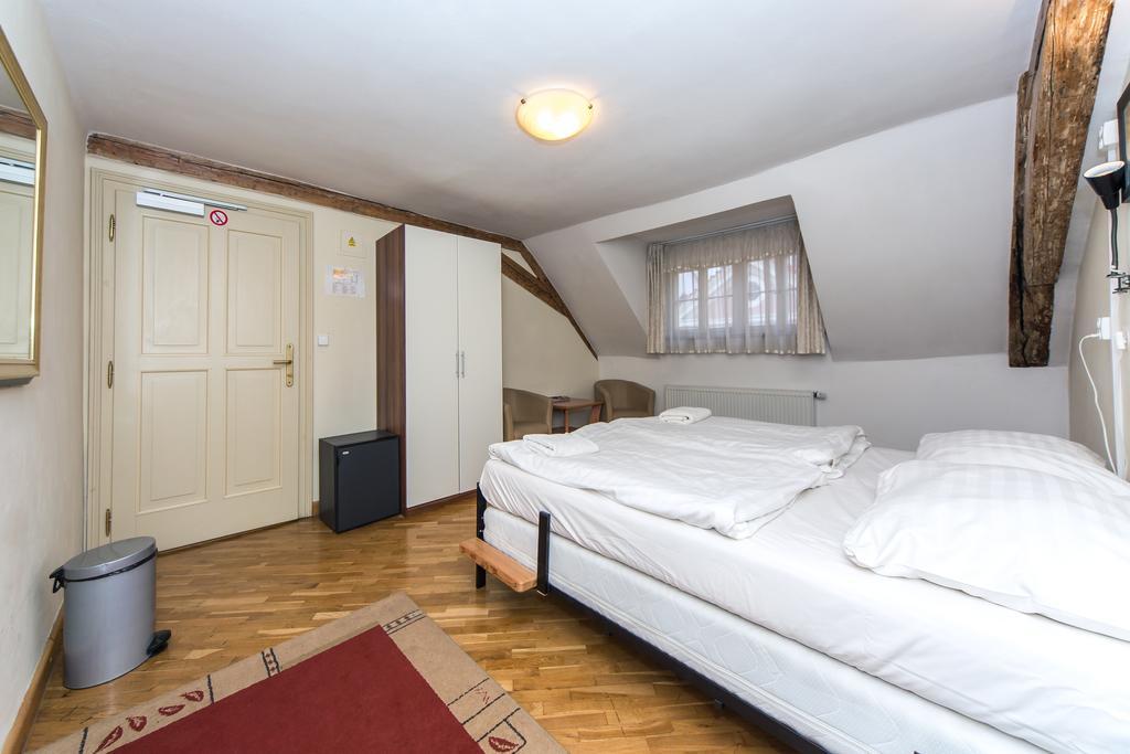 Hostel Mango Прага Екстериор снимка
