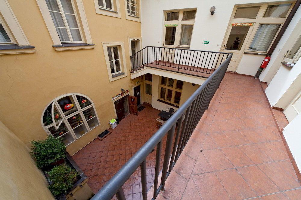 Hostel Mango Прага Екстериор снимка