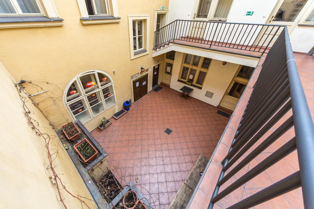 Hostel Mango Прага Екстериор снимка